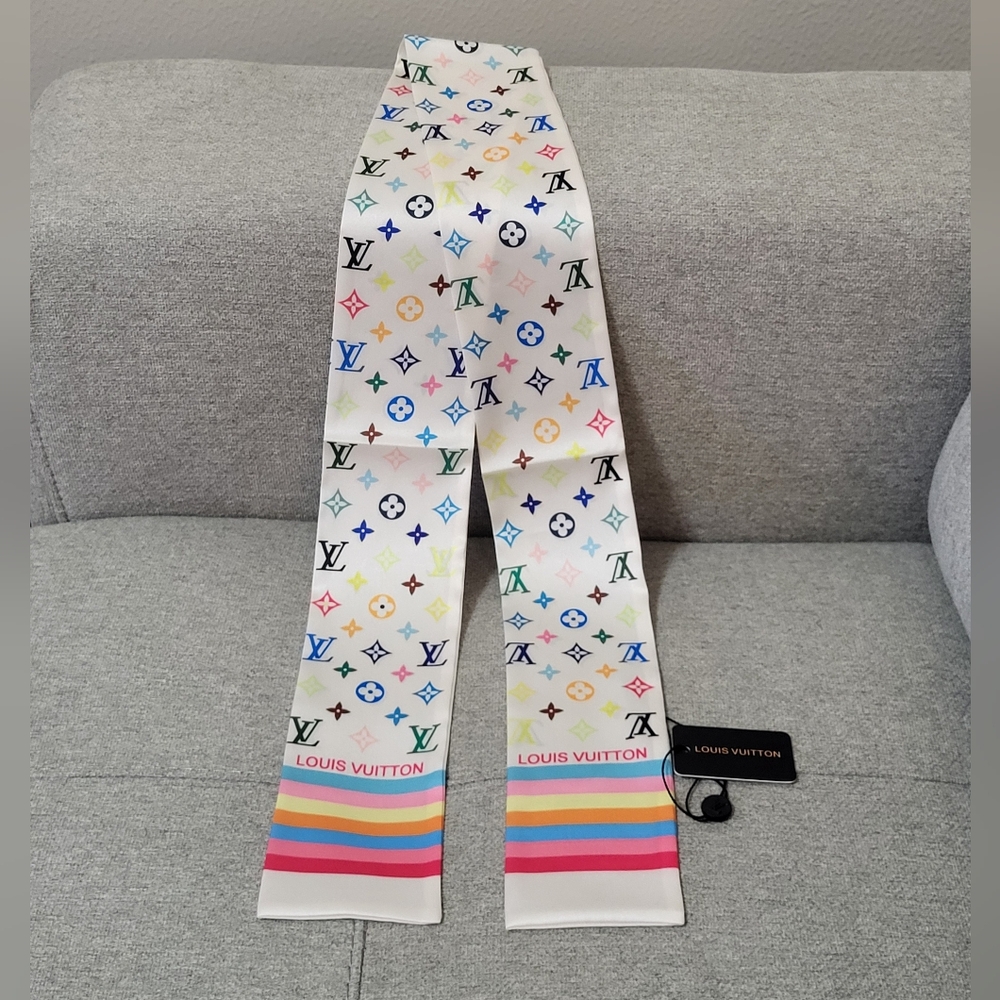 **SOLD***SALE* Skinny Scarf Twilly